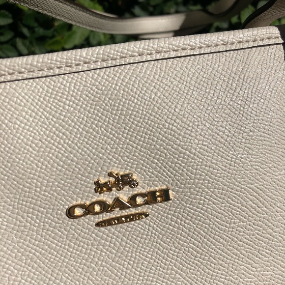 ❗️SALE❗️Coach NWT Cream Leather Tote Bag - Picture 3 of 8